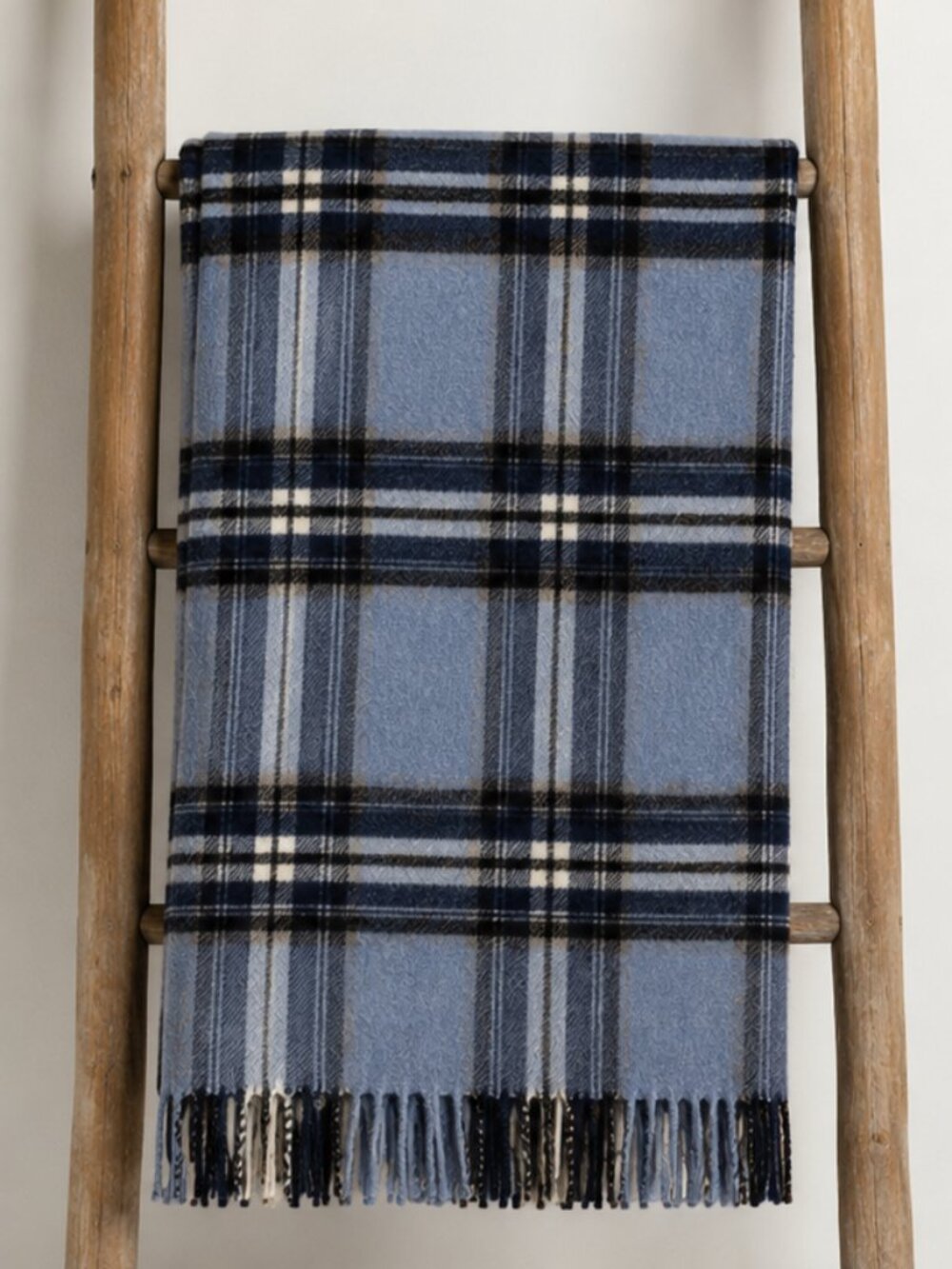 Lambs wool Roca Home Plaid Throw Blanket Blue Blend Fringe LN/NWOT - Picture 2 of 8